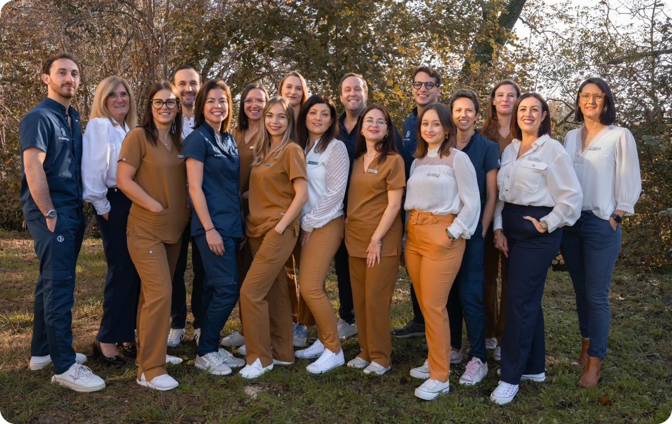 Cabinet dentaire LA BASTIDE - Dr Rémy LATOMBE & Dr Camille GAUDINIERE & Dr Apolline RAMIER & Dr Raphaël AMICO & Dr Ben FEDER, assistants administratifs et cliniques