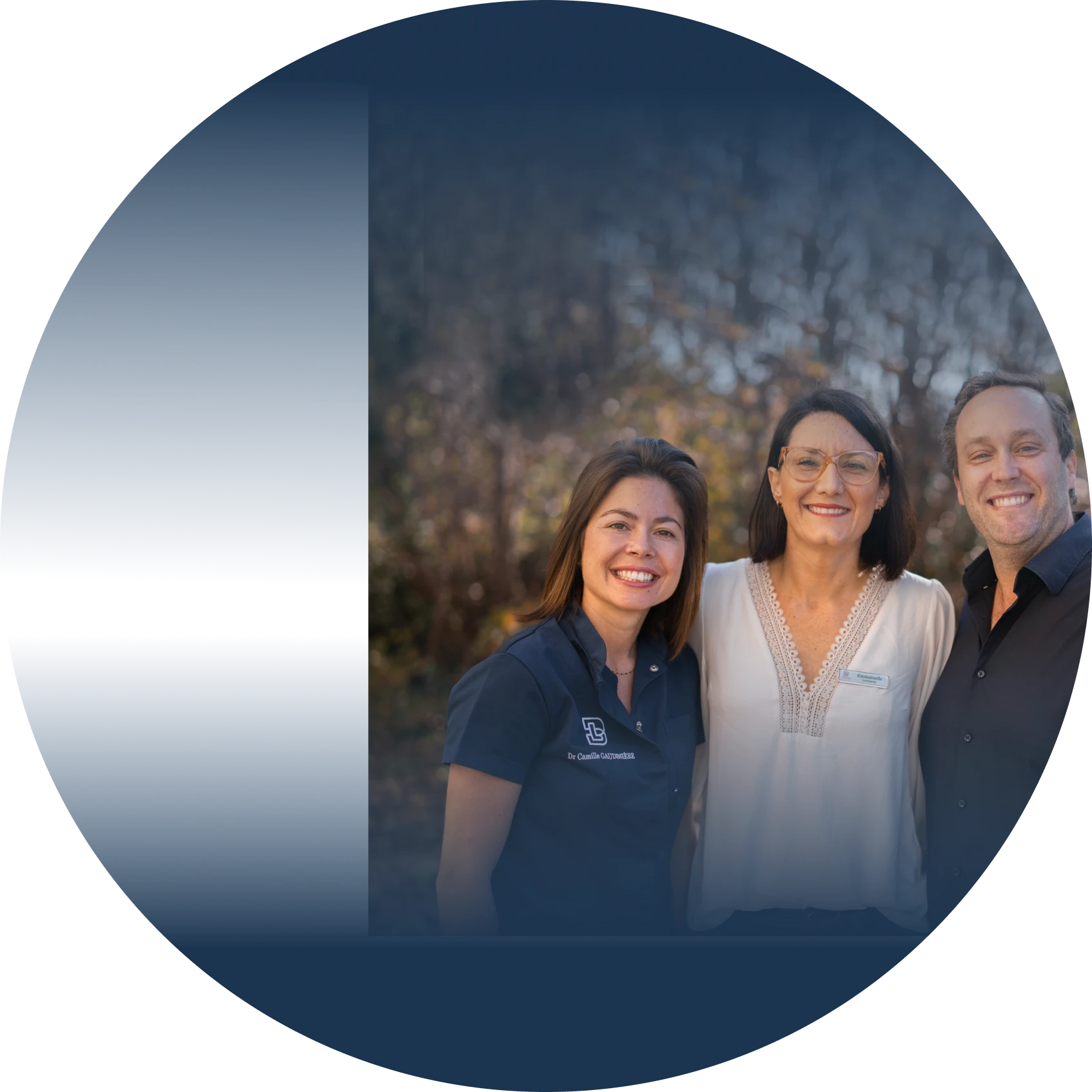 Dr Rémy LATOMBE, Dr Camille GAUDINIERE et Emmanuelle, coordinatrice du cabinet